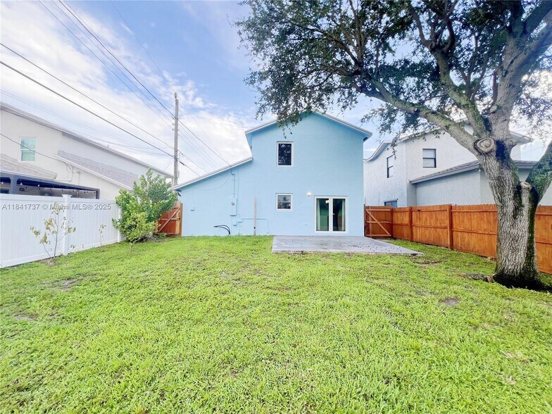 Building Photo - 5565 SW 43rd St