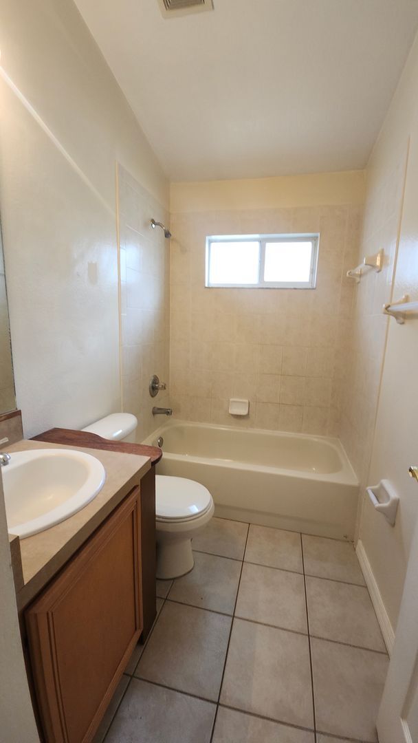 Building Photo - 1813 Greystone Heights Dr