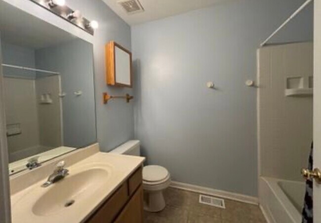 Building Photo - 2081 Litchfield Ln