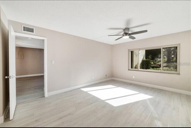 Building Photo - 13 Escondido Cir