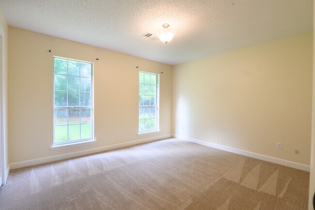 Building Photo - Ridgewood Court Home