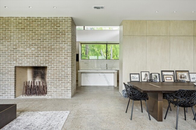 Building Photo - 9 Pinehill Ln