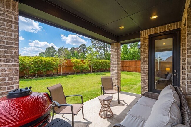 Building Photo - 8145 Overland Grv