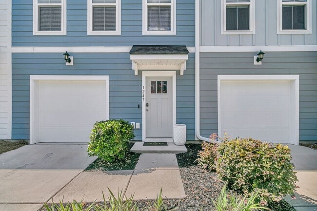 Building Photo - 1247 Tice Ln