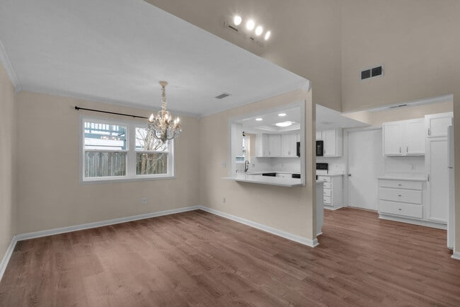 Building Photo - 707 Osage Dr