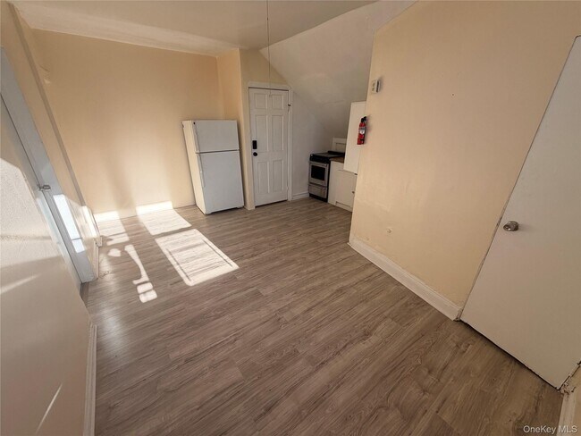 Building Photo - 315 S 4th Ave