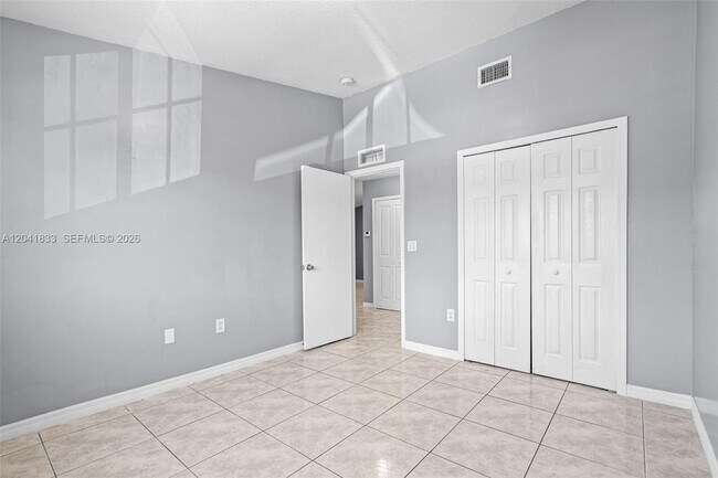 Building Photo - 1261 SE 27th St