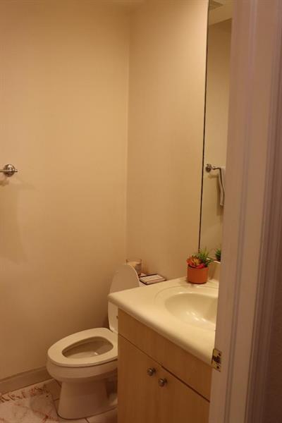 Building Photo - 886 Spinnaker Dr