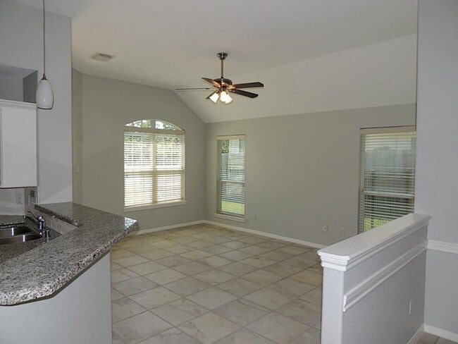 Building Photo - 236 Canterbury Dr
