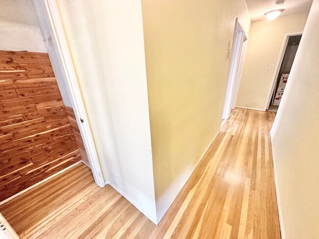 Building Photo - 3 Bedroom 2 Bathroom Lakewood House with Private Backyard down the street from Lakewood High School