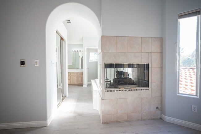 Building Photo - 8420 Bay Crest Dr