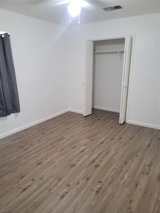 Building Photo - 205 2nd Ave