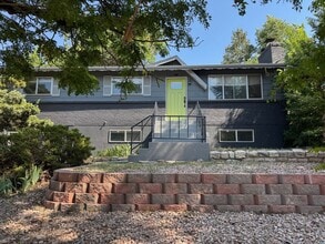 Building Photo - Charming 4 Bedroom Home Near UCCS and Palm...