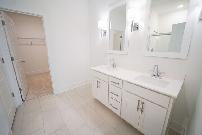 Building Photo - 128 Kingswood Cir