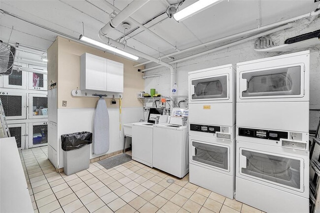 Building Photo - 95 N Birch Rd