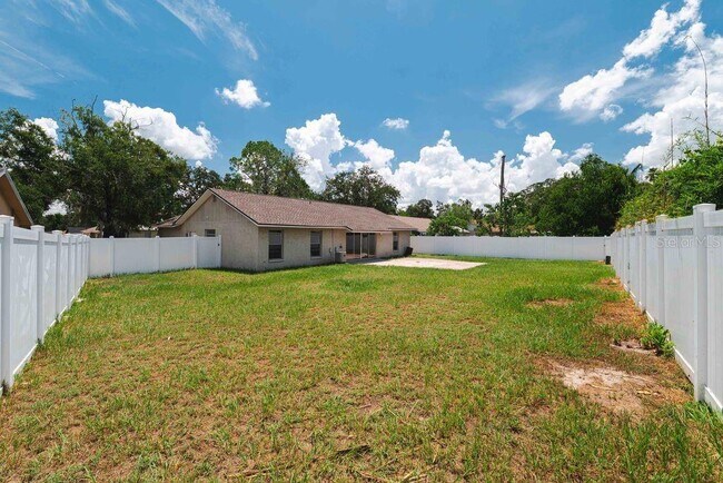 Building Photo - 7504 N Sanibel Cir