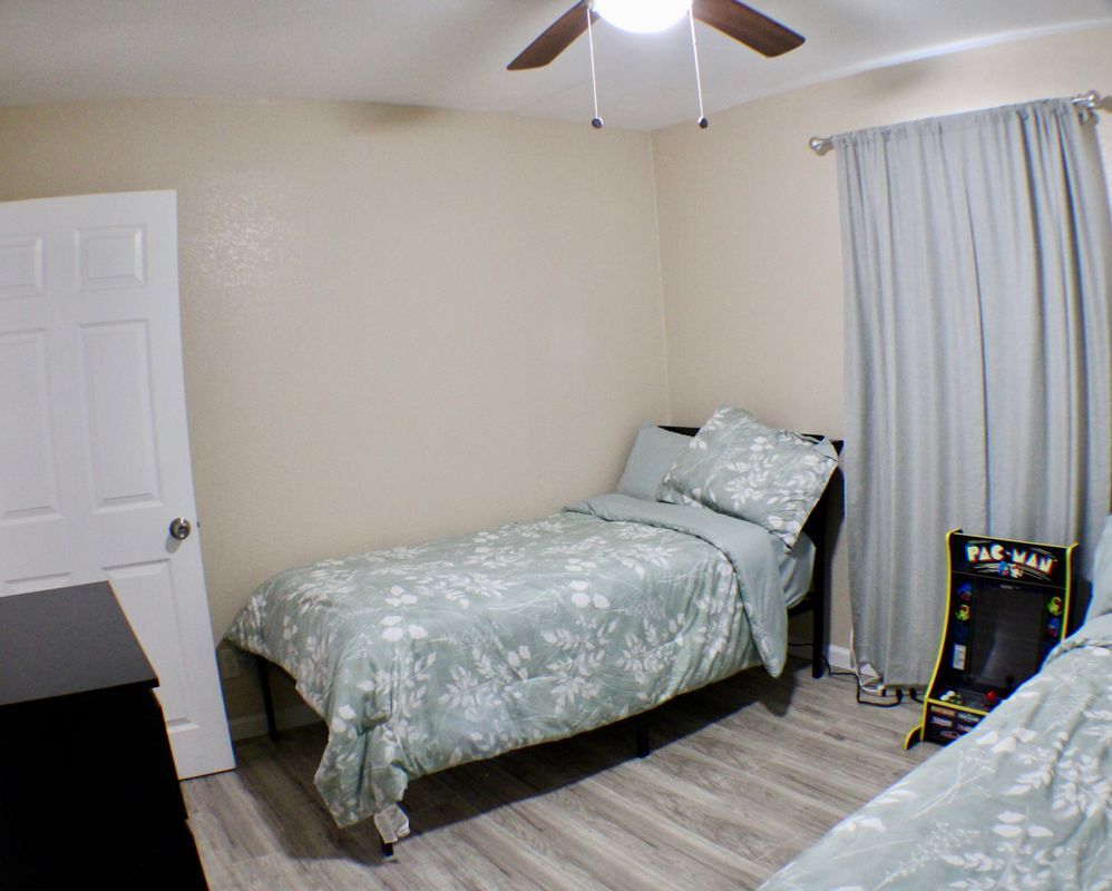 Building Photo - 1141 Katy St