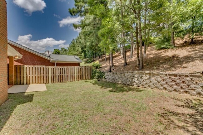 Building Photo - 2142 Fox Ridge Rd