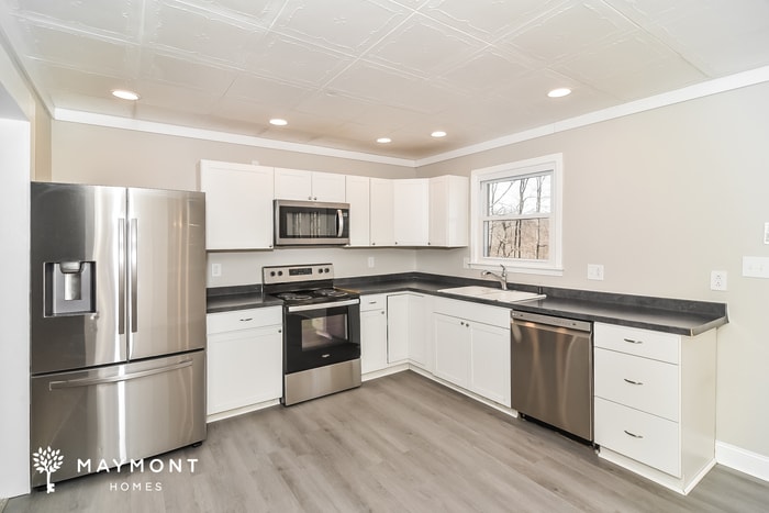 Building Photo - 2044 Dinsmore Rd