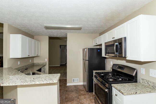 Building Photo - 121 Aristocratic Way