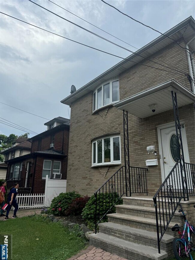 Building Photo - 376 Greenmount Ave