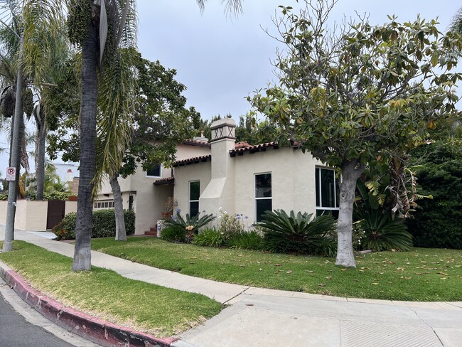 Building Photo - 1650 S Crest Dr