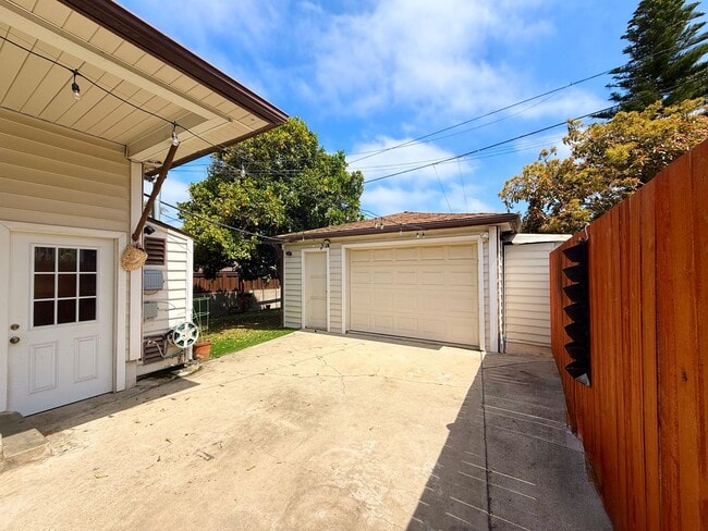 Building Photo - 4534 Muir Ave