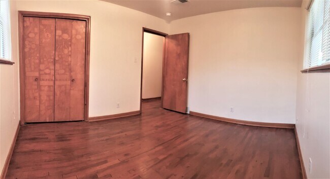 Building Photo - 5305 Ammons St