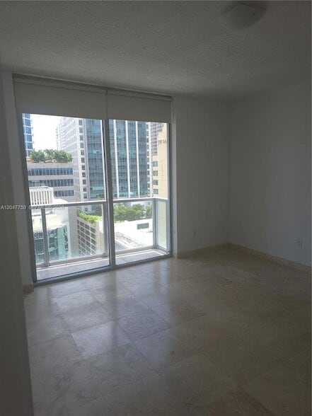 Building Photo - 1060 Brickell Ave