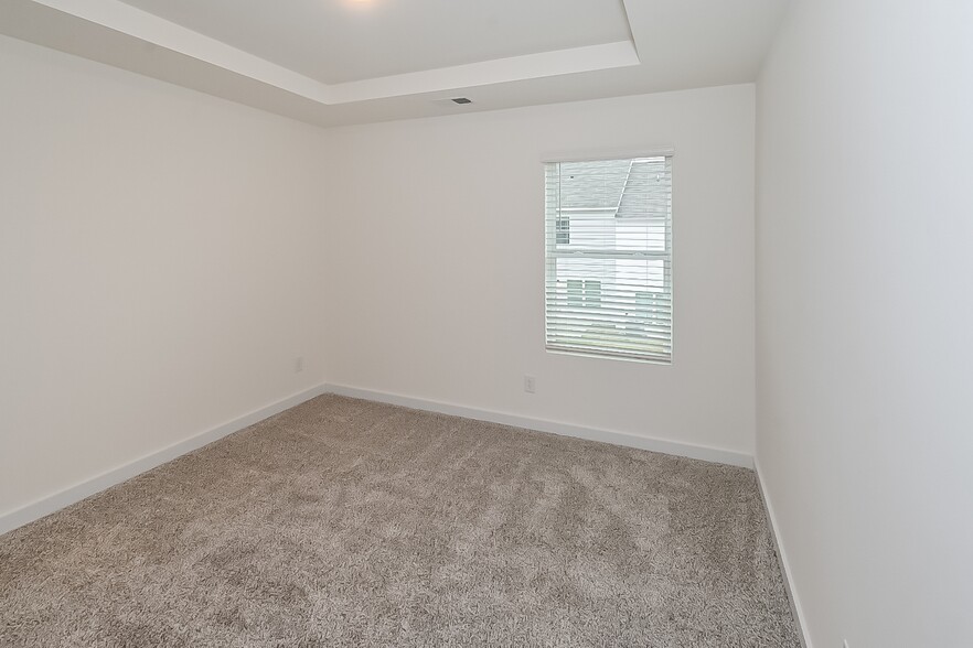 Building Photo - 120 The Heights Dr