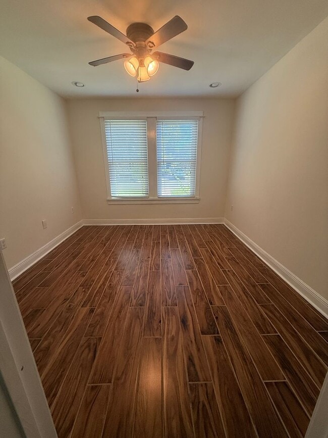Building Photo - Updated Cottage Home in the Southdowns are...