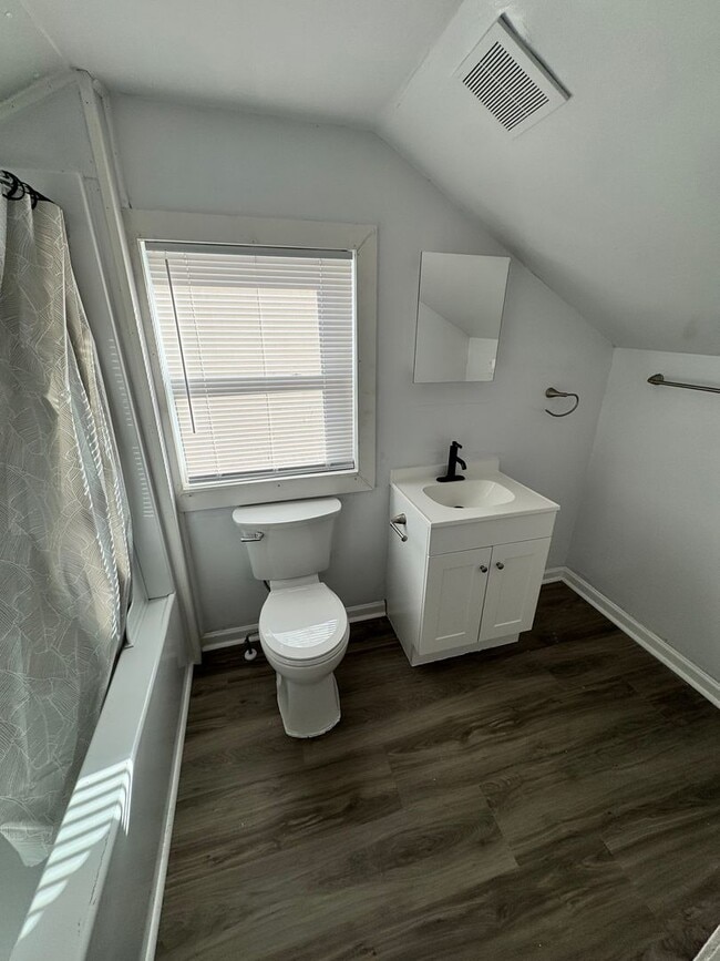 Building Photo - 4 bed 2 bath house in Petersburg