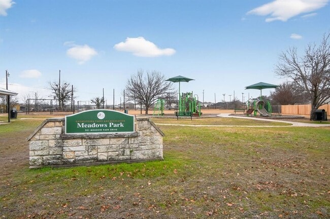 Building Photo - 703 Indian Meadow Dr