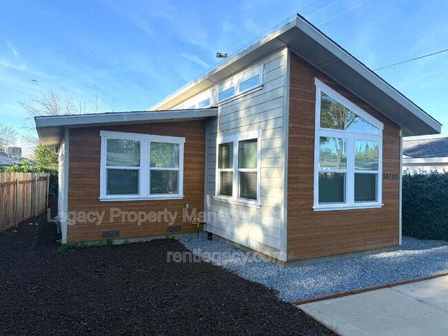 Building Photo - 10753 Oakton Way