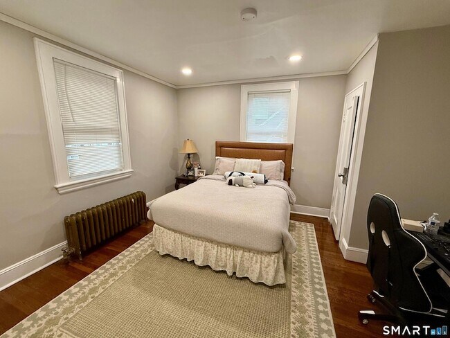 Building Photo - 64 Hickory St