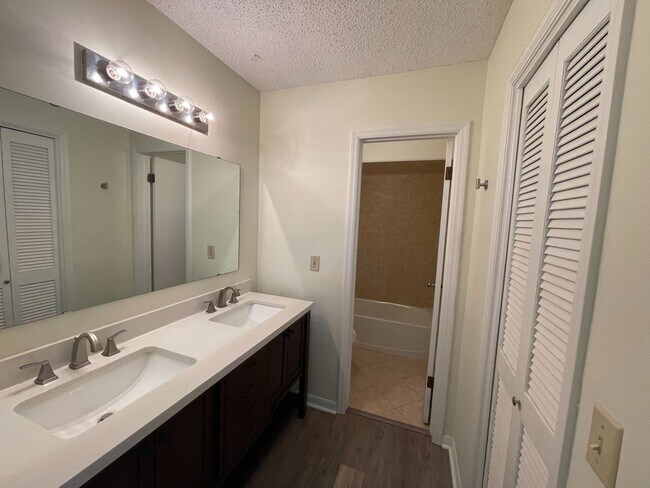 Building Photo - Coming Soon – Beautiful 3 Bedroom, 2 Bathroom Home in Mandarin!