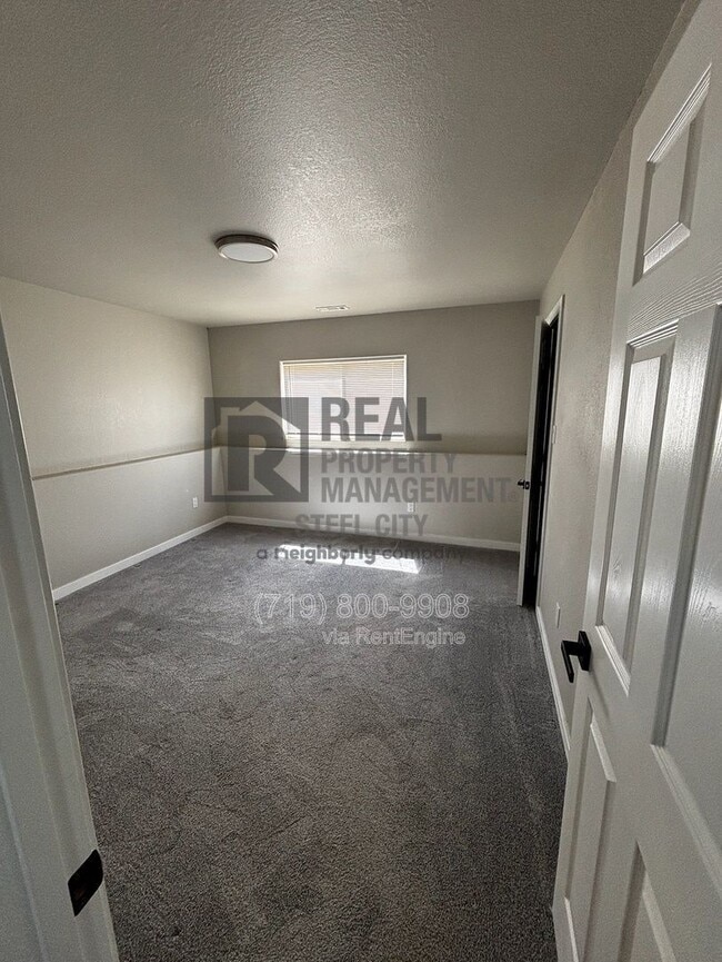 Building Photo - 326 W Golden Eagle Way