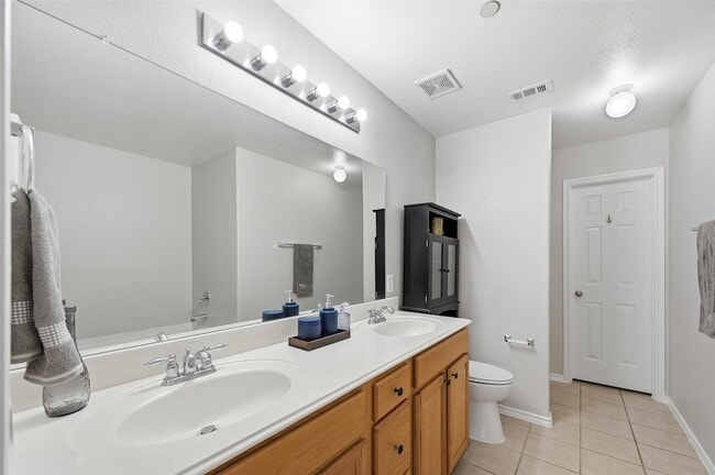 Building Photo - 9842 Wake Bridge Dr