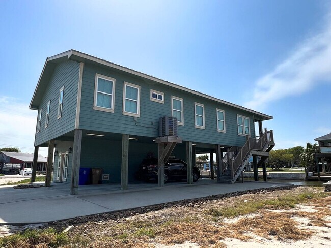 Building Photo - 4037 Summit Dr