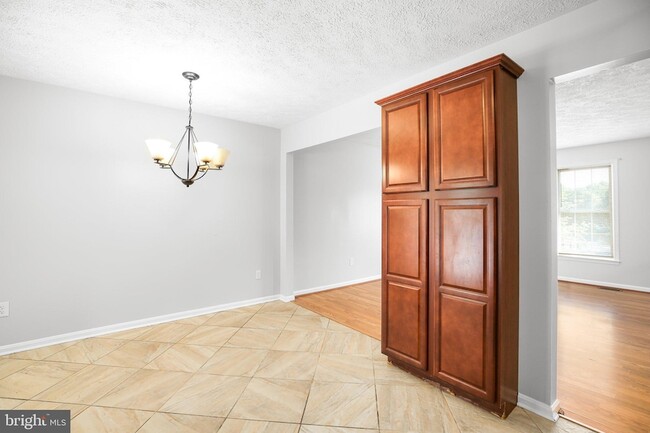 Building Photo - 7303 Sunset Ridge Ct