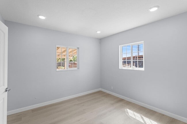 Building Photo - 7877 Kempster Ave