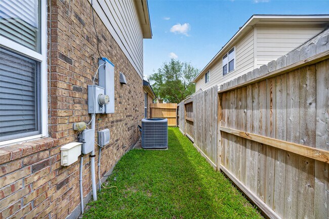 Building Photo - 6826 Sorrelwood Ln