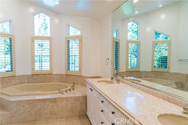 Building Photo - 5054 Encino Ave