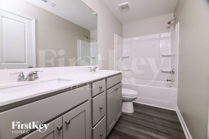 Building Photo - 456 Barnes Lndg Dr
