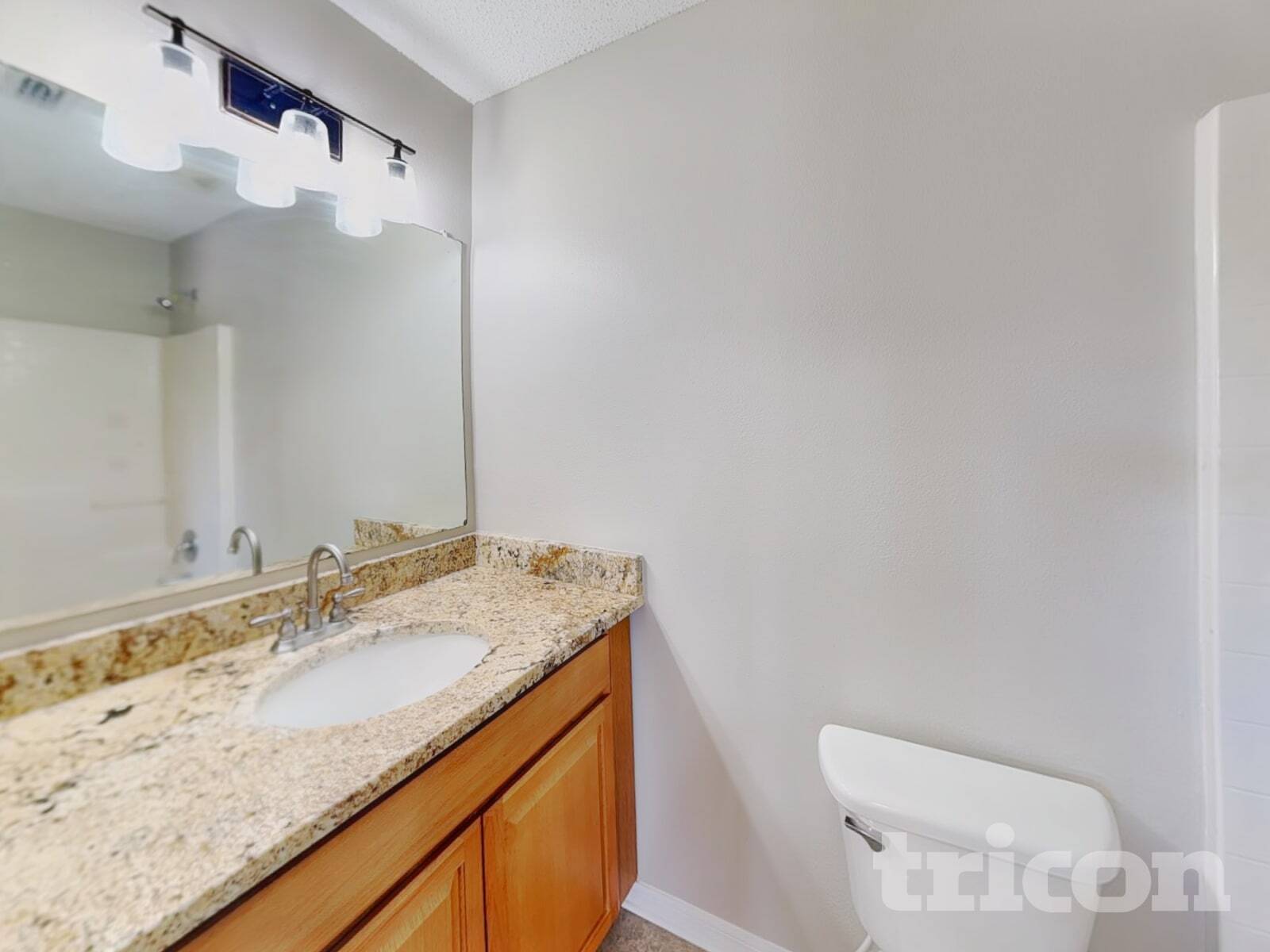 Building Photo - 13561 Linden Dr