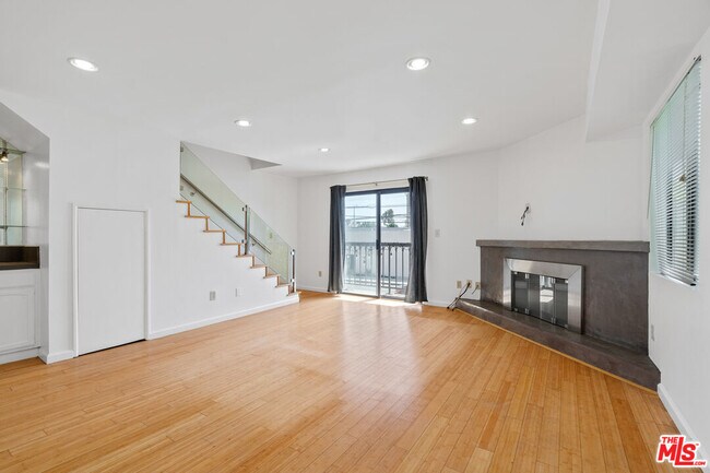 Building Photo - 2480 Penmar Ave