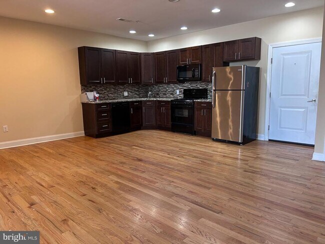 Building Photo - 1400-14 S Darien St