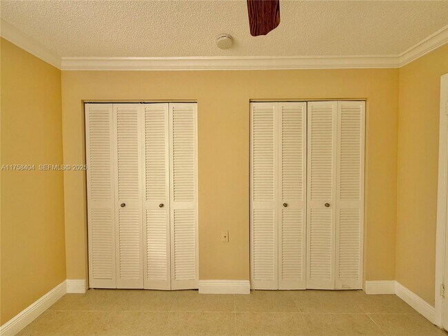 Building Photo - 920 NE 199th St