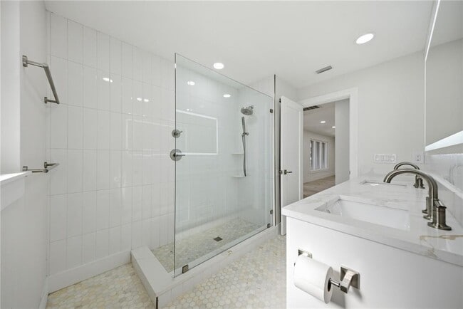 Building Photo - 1301 62nd Terrace S