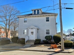 Building Photo - Available July 1st! - Cozy 1-Bedroom Gem in Quincy